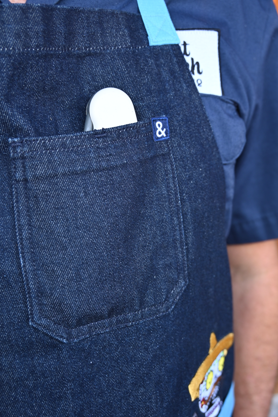hedley-and-bennett-meat-church-apron-navy-x2 Screenshot_2024-07-03_at_2.52.10_PM.png